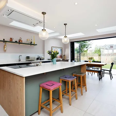 Villa Veeve - The Wimbledon Retreat